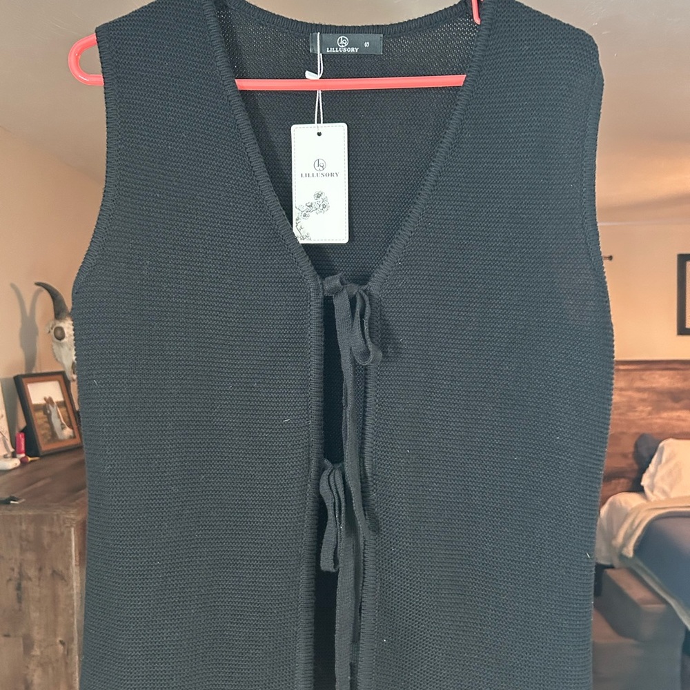 Lillusory | Black Knit Tie-Front Sleeveless Vest - Picture 3 of 3